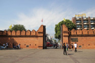 Tha Phae Gate 01