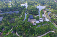Tweechol Botanic Garden 01
